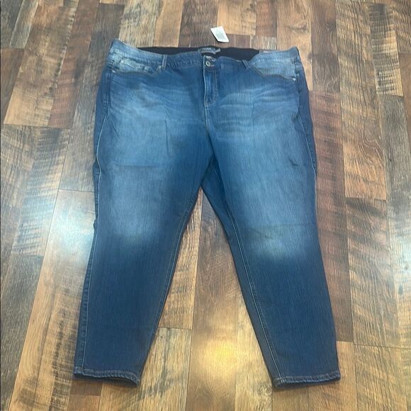 Torrid Blue Ankle Cropped Jeans with Distressed Look 28 (4400) - Picture 1 of 6
